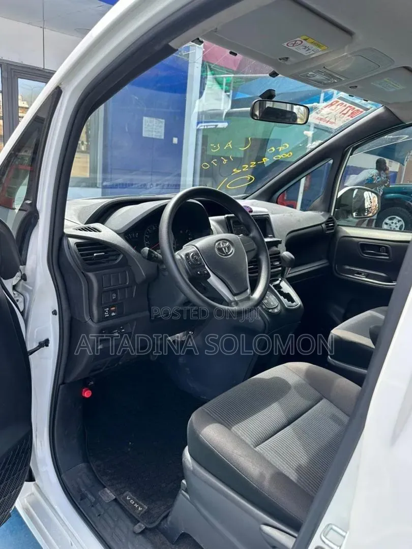 Toyota Voxy 2015 White