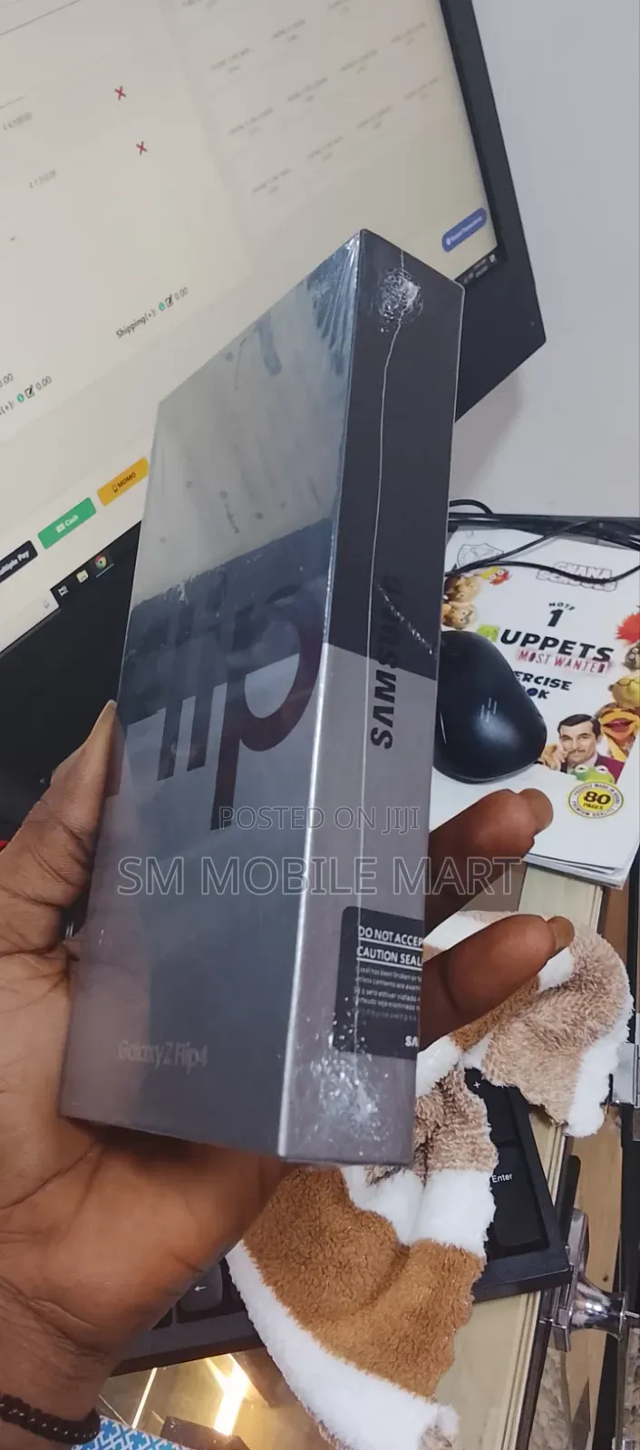 New Samsung Galaxy Z Flip4 512 GB Gold