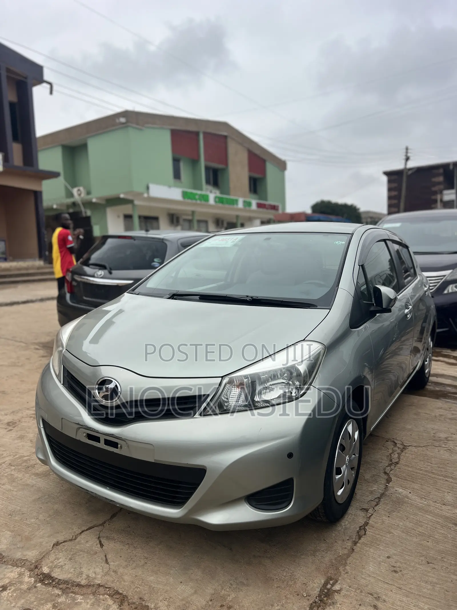 Toyota Vitz 1.3 AWD 3dr 2013 Green