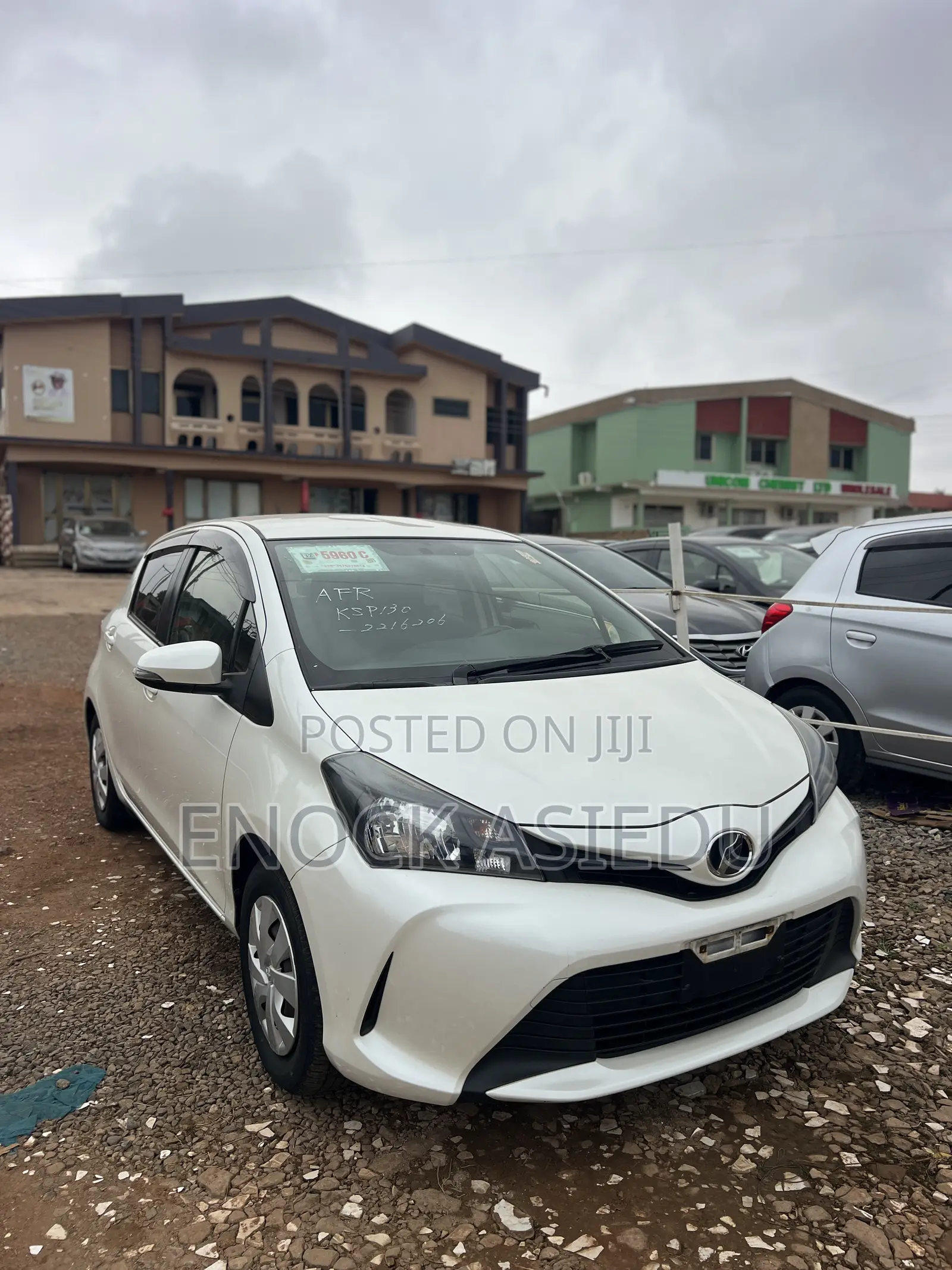Toyota Vitz 1.3 AWD 5dr 2015 White