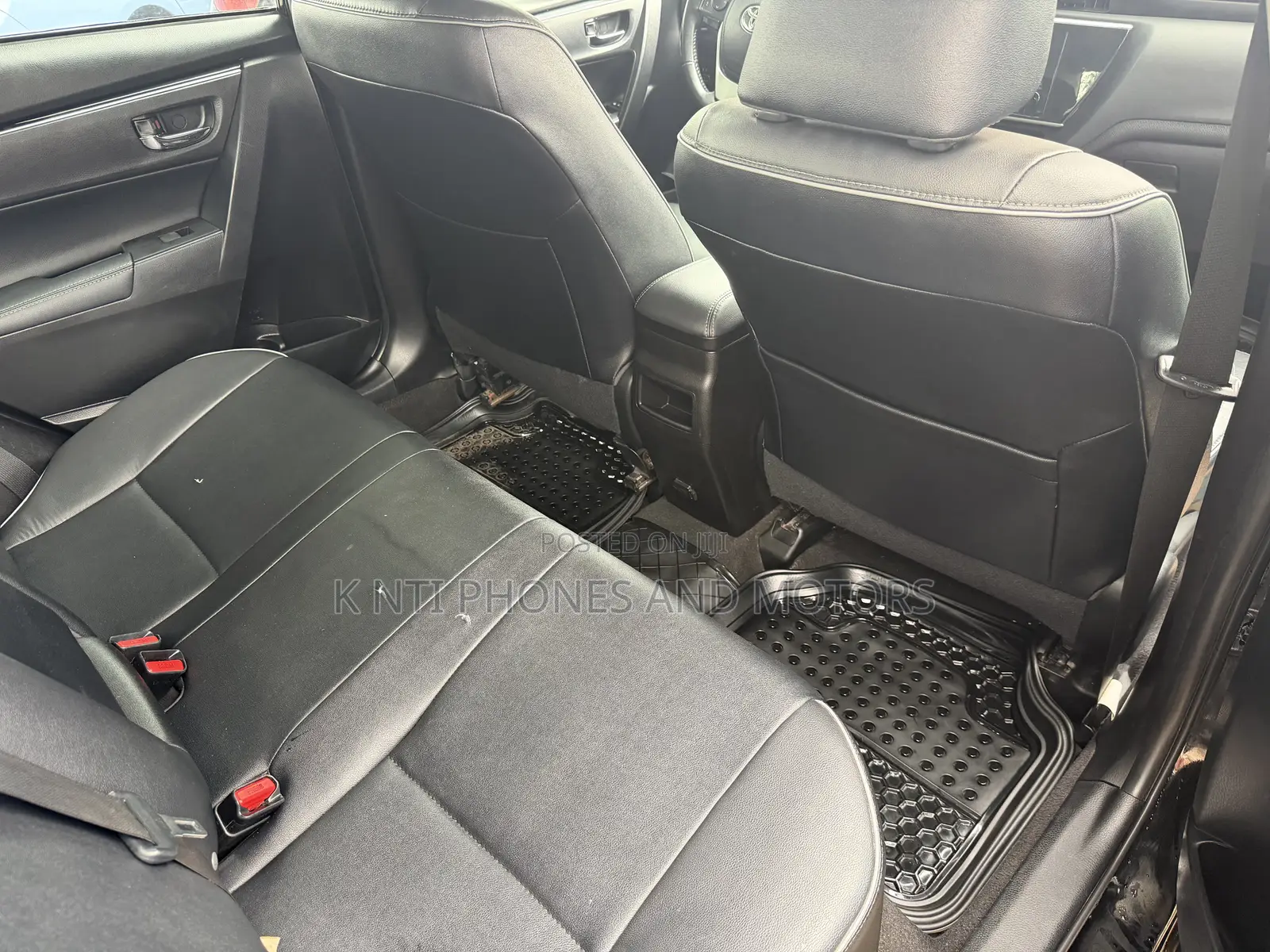 Toyota Corolla XLE (1.8L 4cyl 2A) 2019 Black