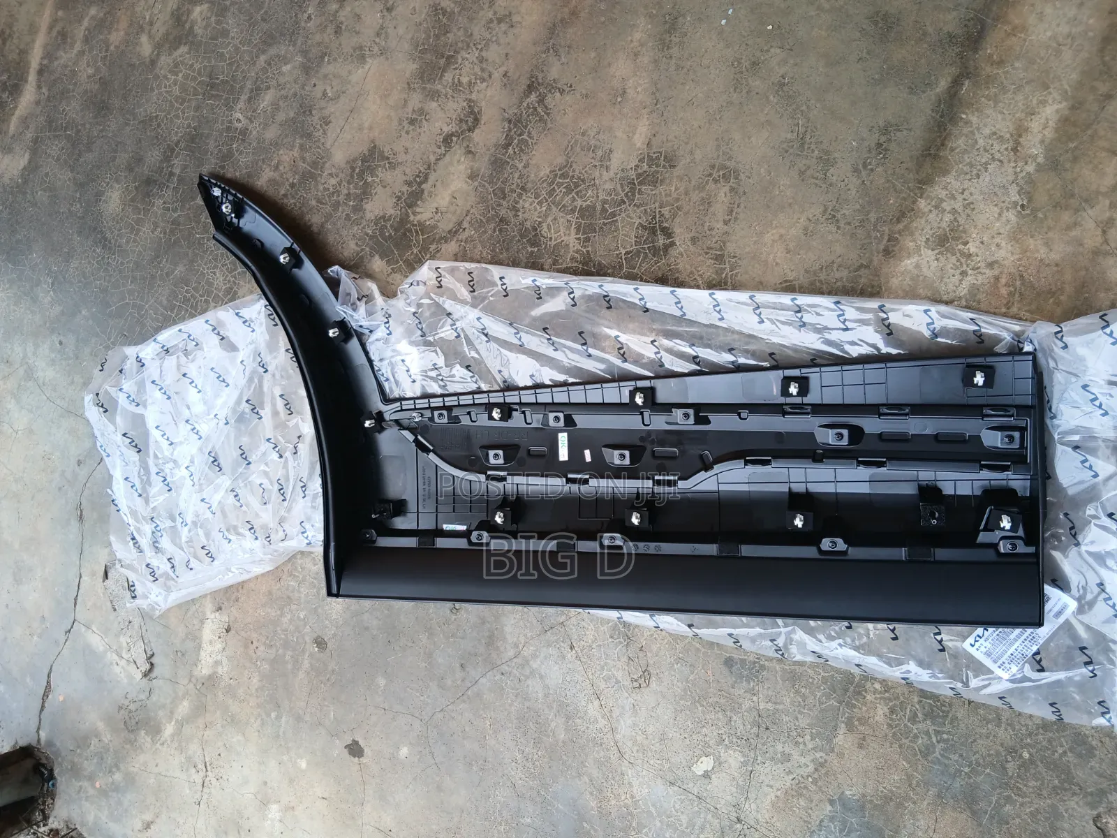 Kia Sportage 2023 ,2024, 2025 Back Door Moulding