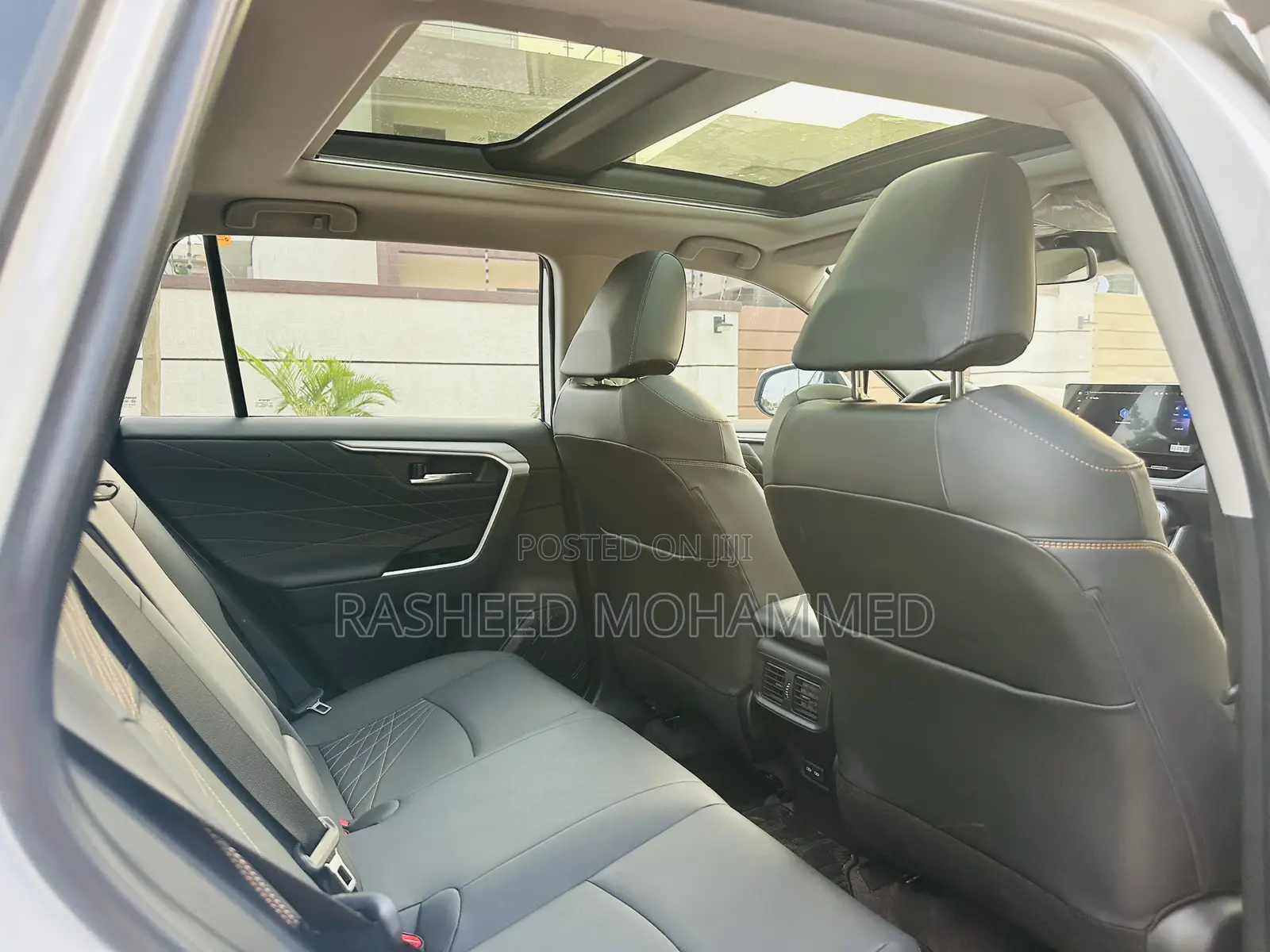 Toyota RAV4 XLE Premium 2025 White