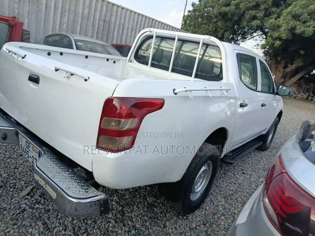 Mitsubishi L200 2015 White