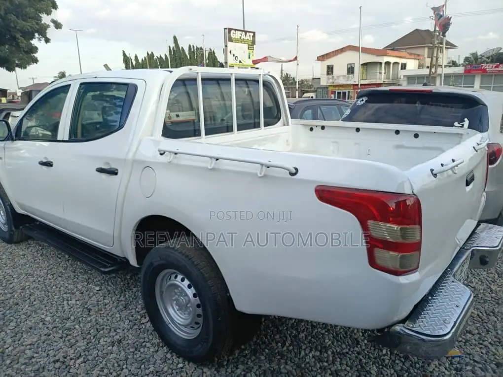 Mitsubishi L200 2015 White