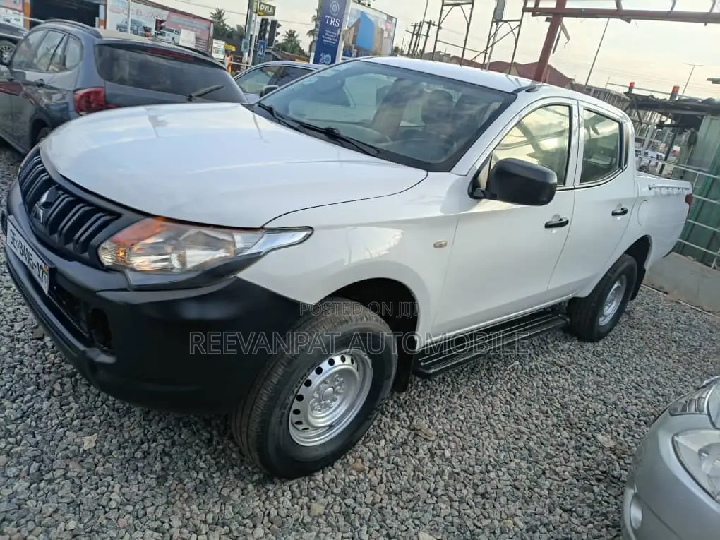 Mitsubishi L200 2015 White