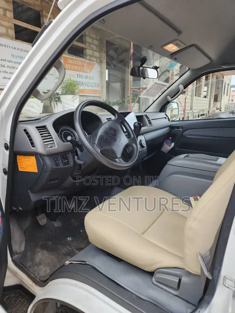 Toyota HiAce 2012 White