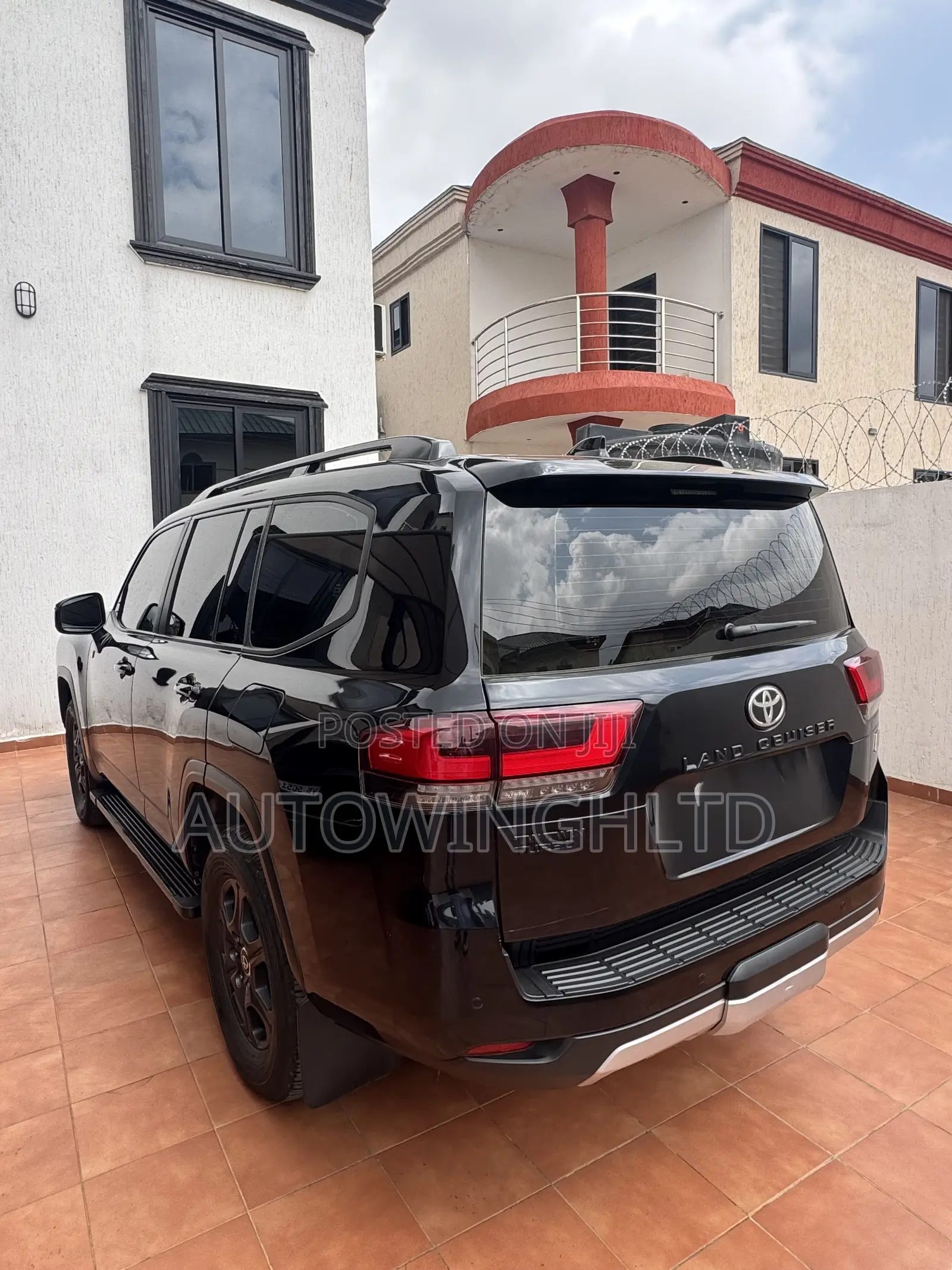 Toyota Land Cruiser LC300 2025 Black