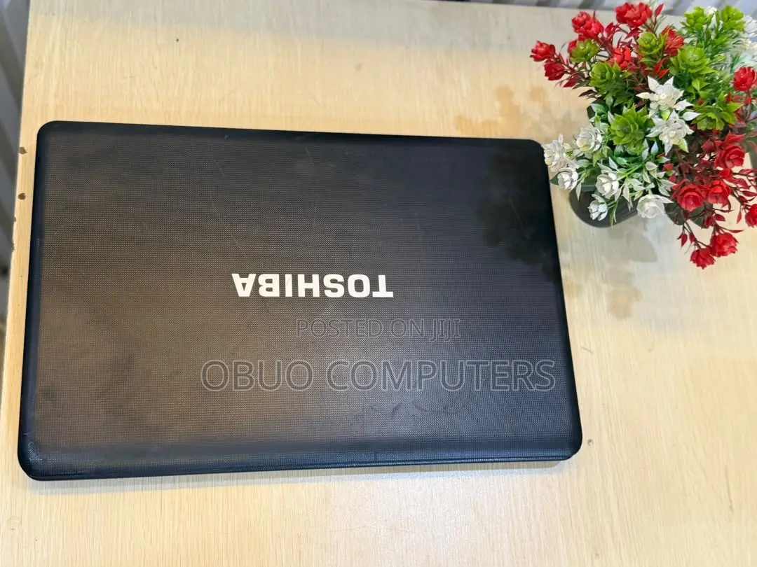 Laptop Toshiba Satellite C665 8GB Intel Core i5 HDD 256GB