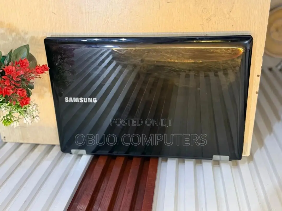 Laptop Samsung NP-R700 8GB Intel Core i5 HDD 500GB