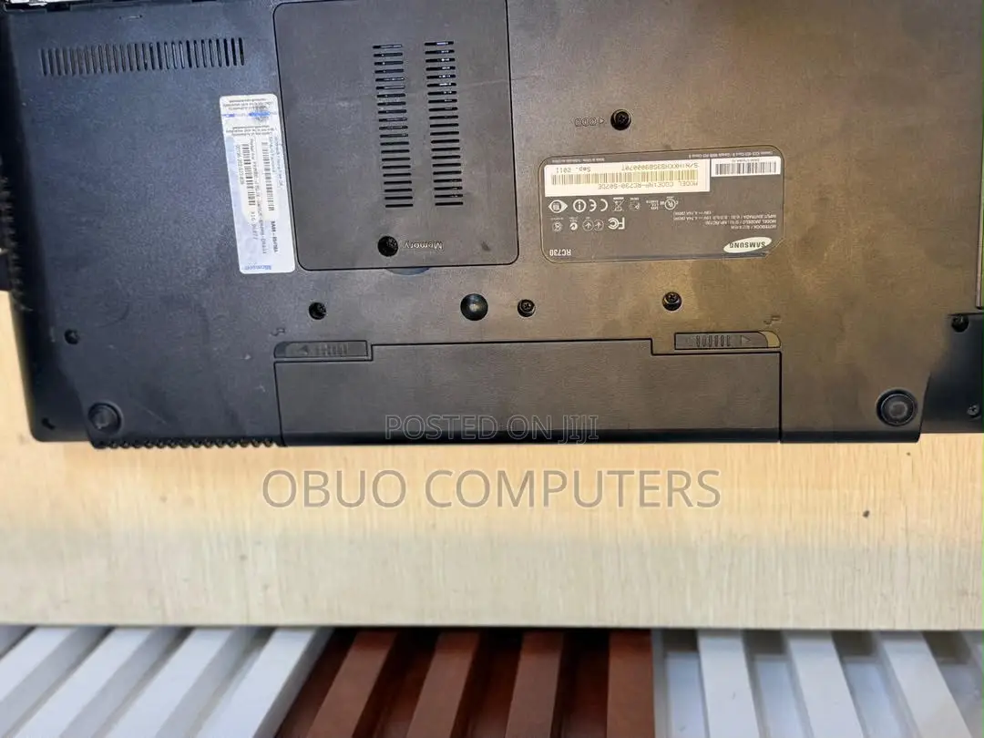 Laptop Samsung NP-R700 8GB Intel Core i5 HDD 500GB