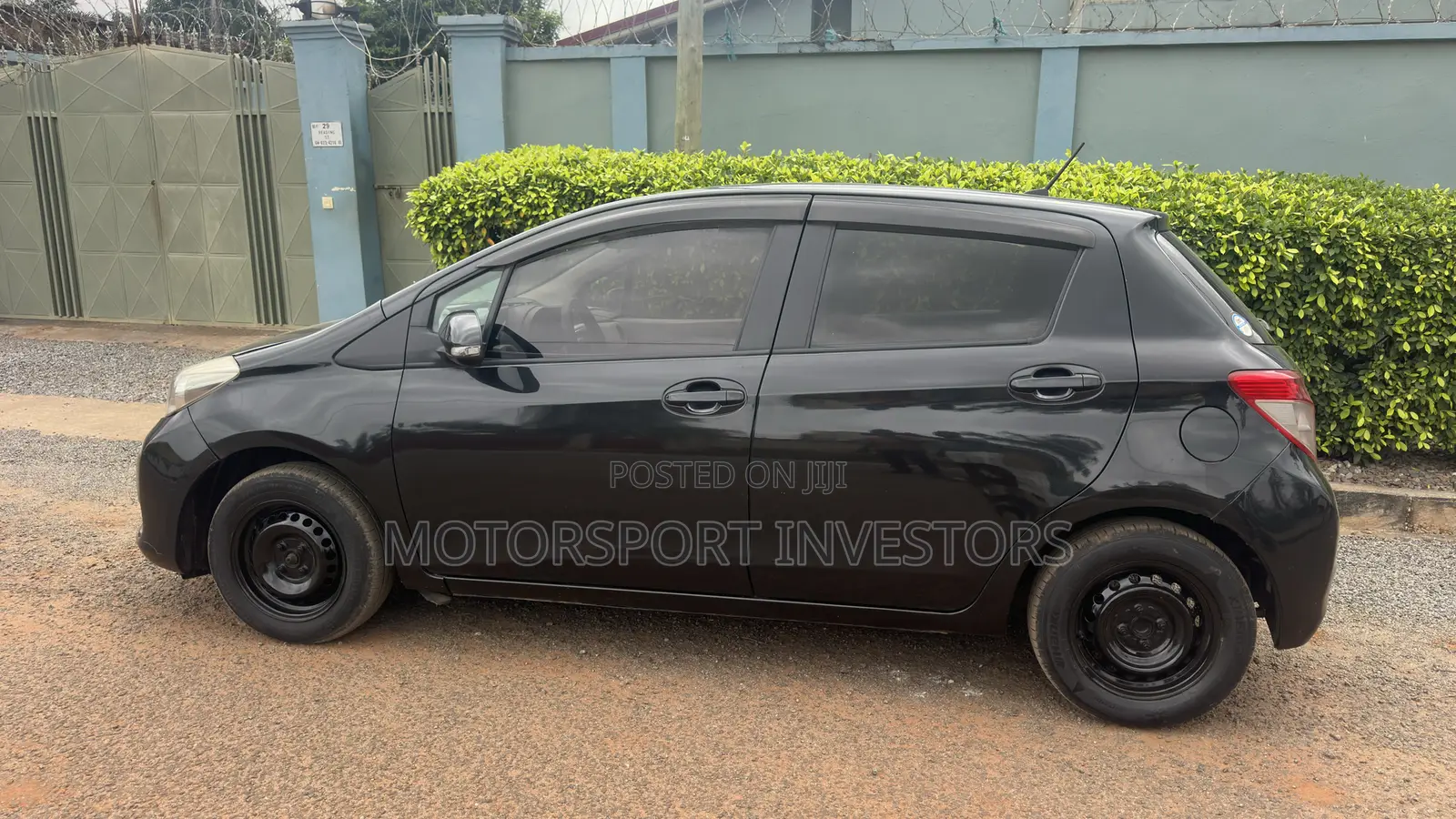 Toyota Vitz 1.5 FWD 5dr 2012 Black