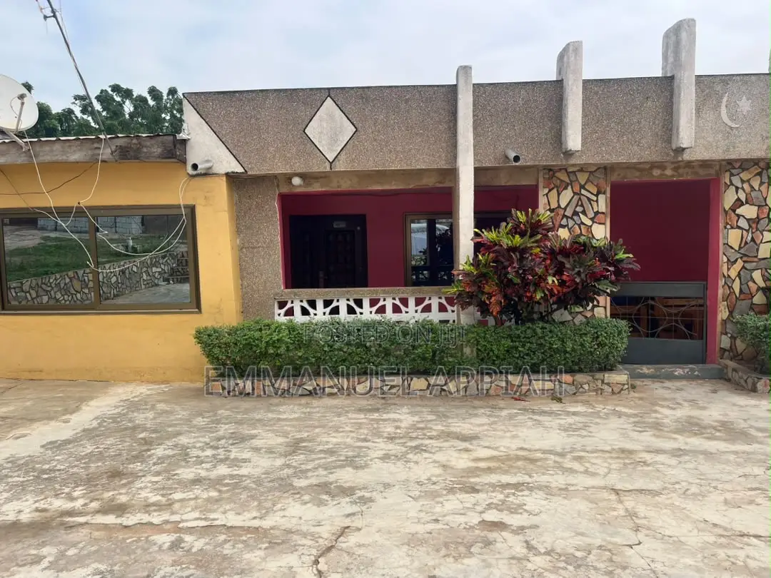 6bdrm House in Gbawe for sale