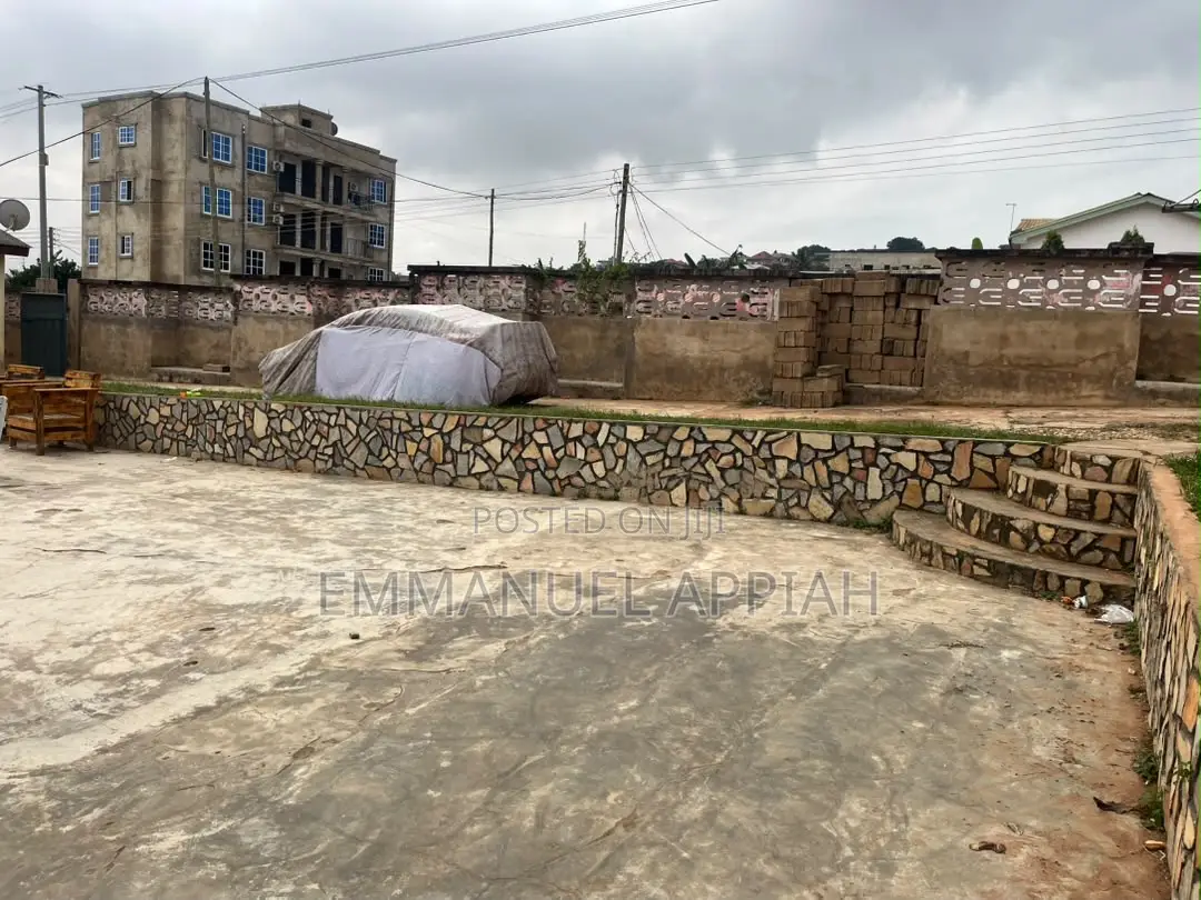 6bdrm House in Gbawe for sale