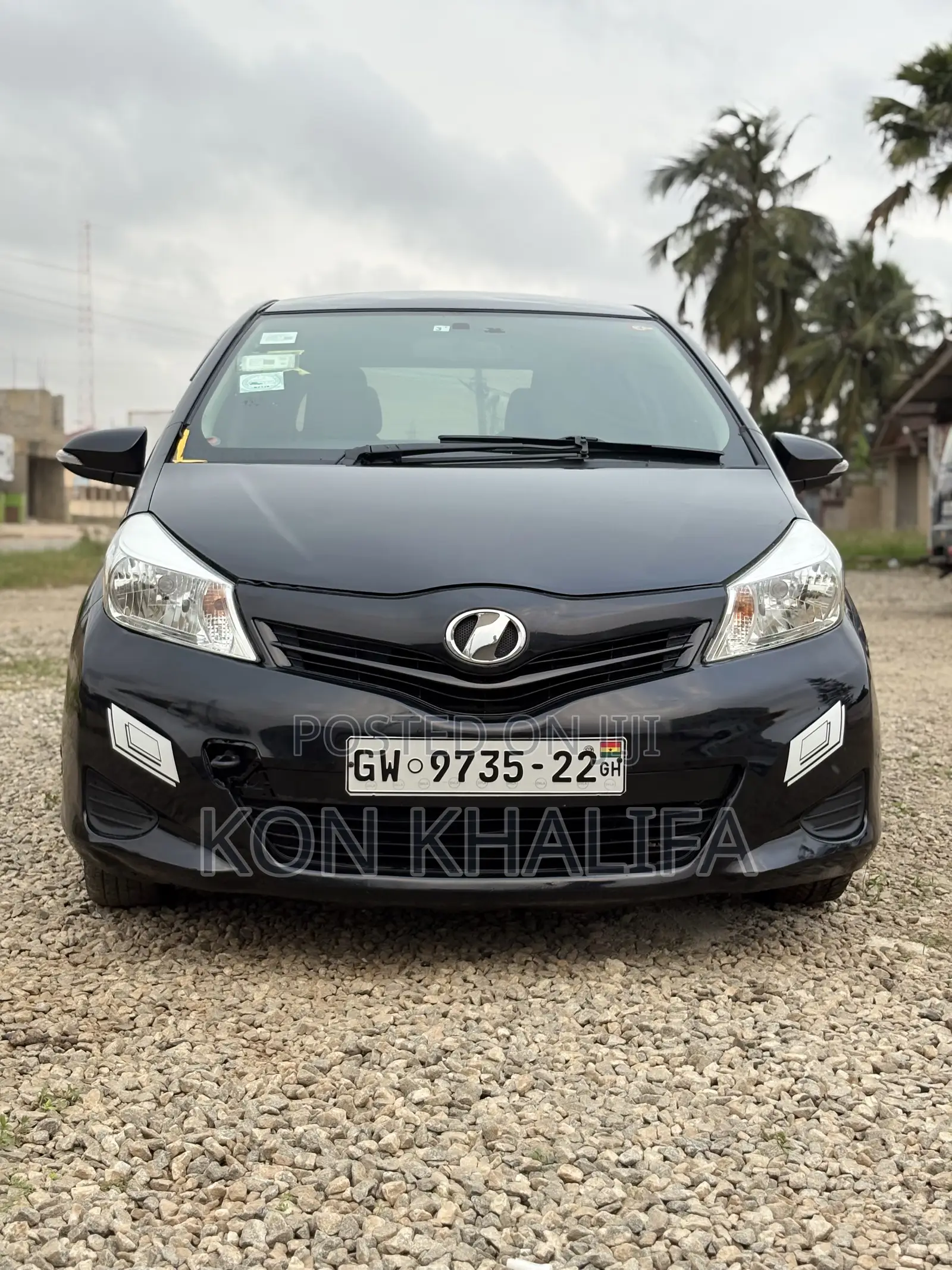 Toyota Vitz 1.3 FWD 5dr 2012 Black