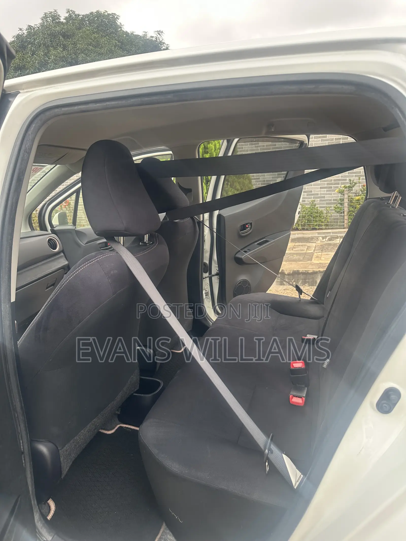 Toyota Vitz 1.3 FWD 5dr 2013 White