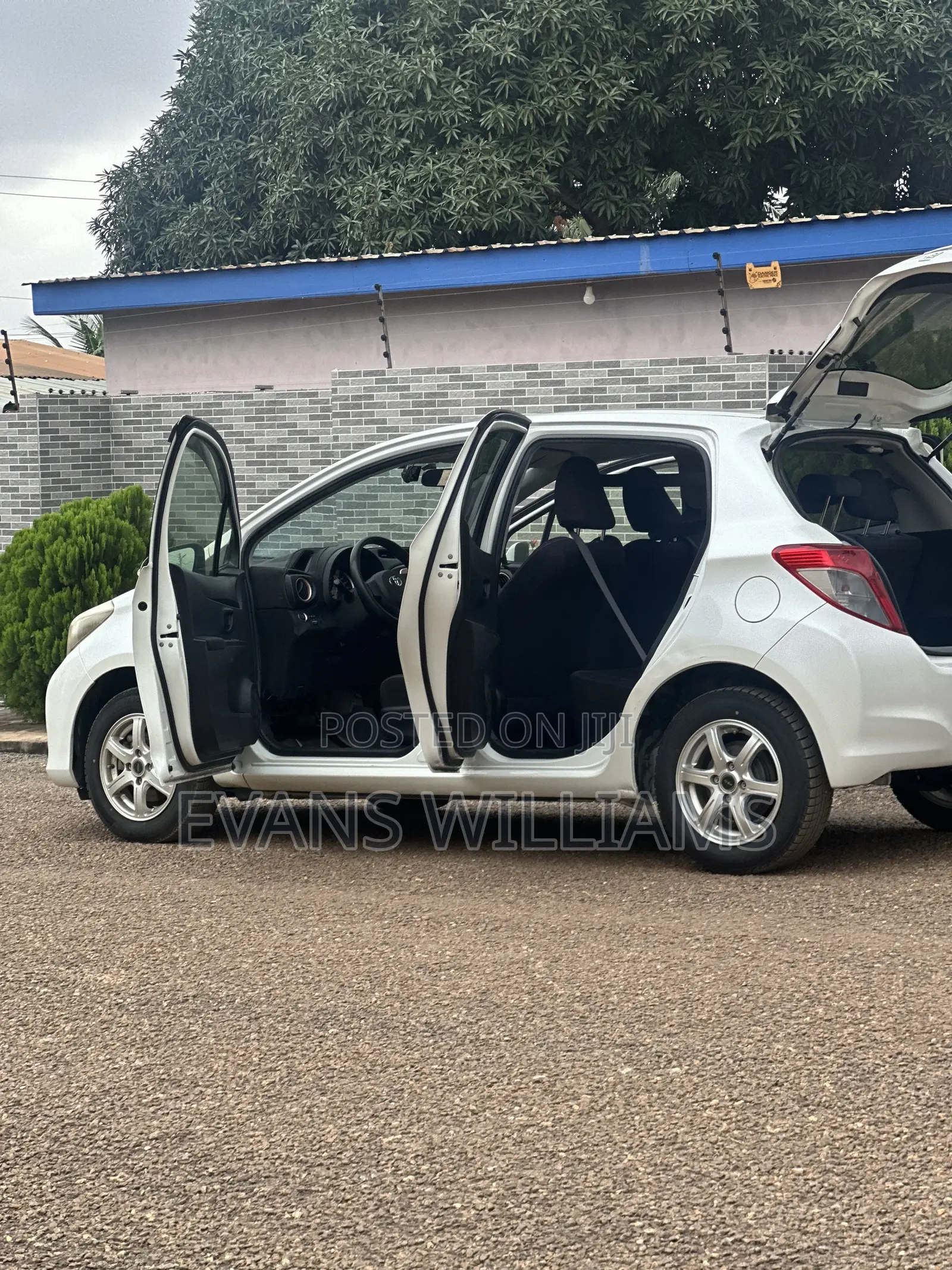 Toyota Vitz 1.3 FWD 5dr 2013 White