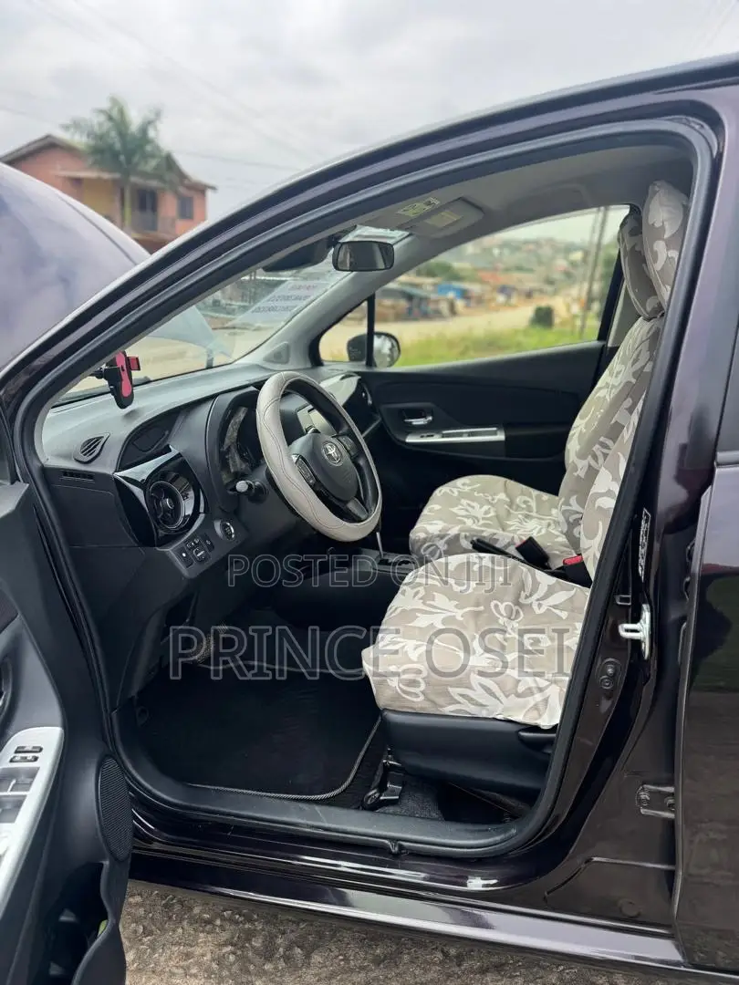 Toyota Vitz 1.3 AWD 5dr 2016 Black