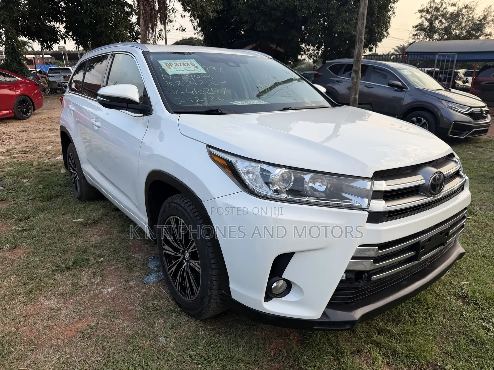 Toyota Highlander XLE 4x4 V6 (3.5L 6cyl 8A) 2018 White