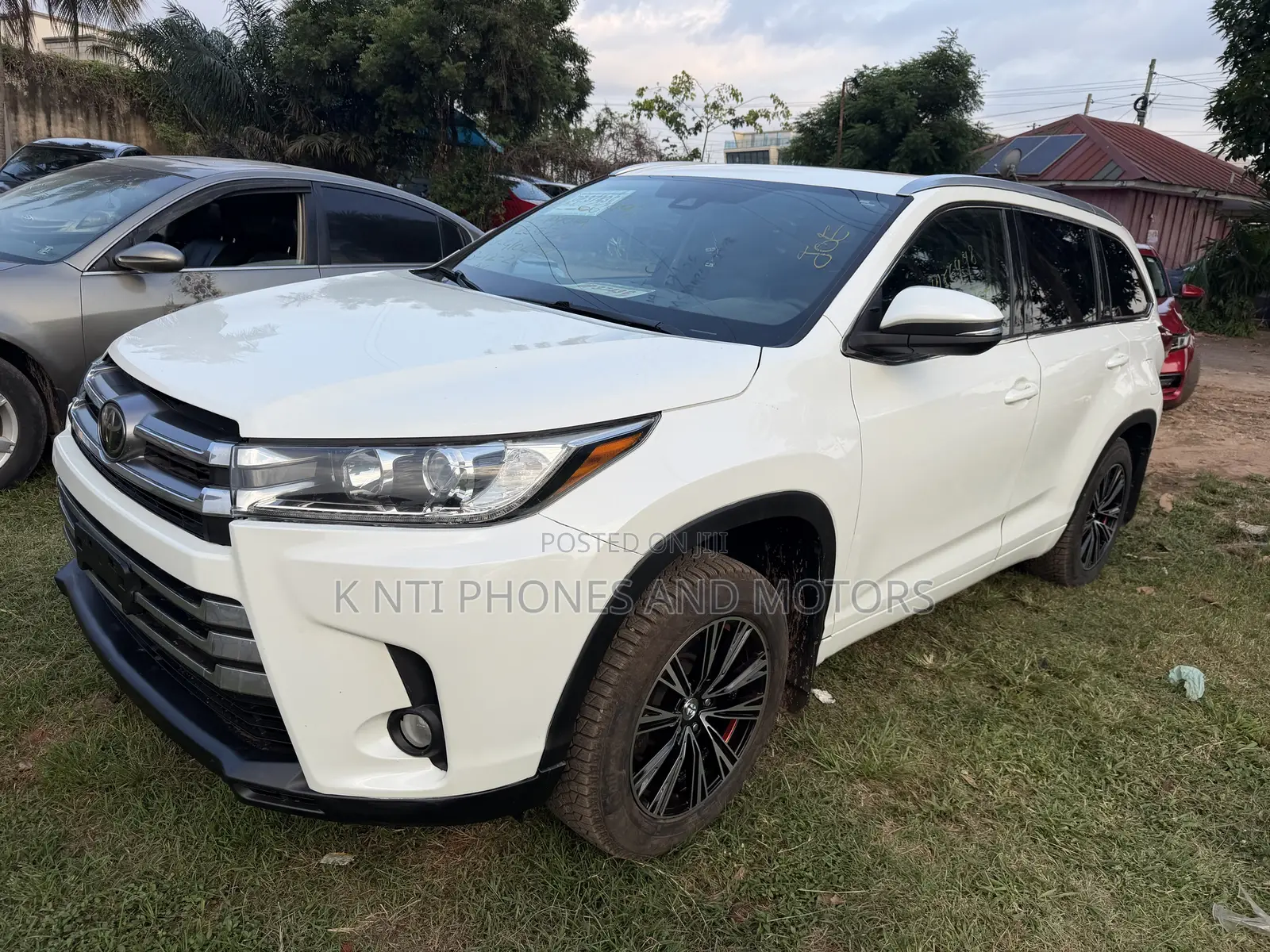 Toyota Highlander XLE 4x4 V6 (3.5L 6cyl 8A) 2018 White