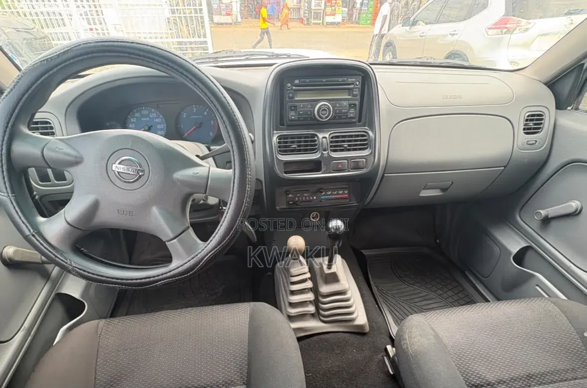 Nissan Hardbody 2020 White