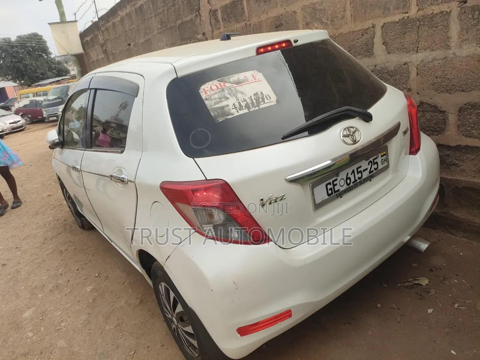 Toyota Vitz 1.3 FWD 5dr 2013 Off white