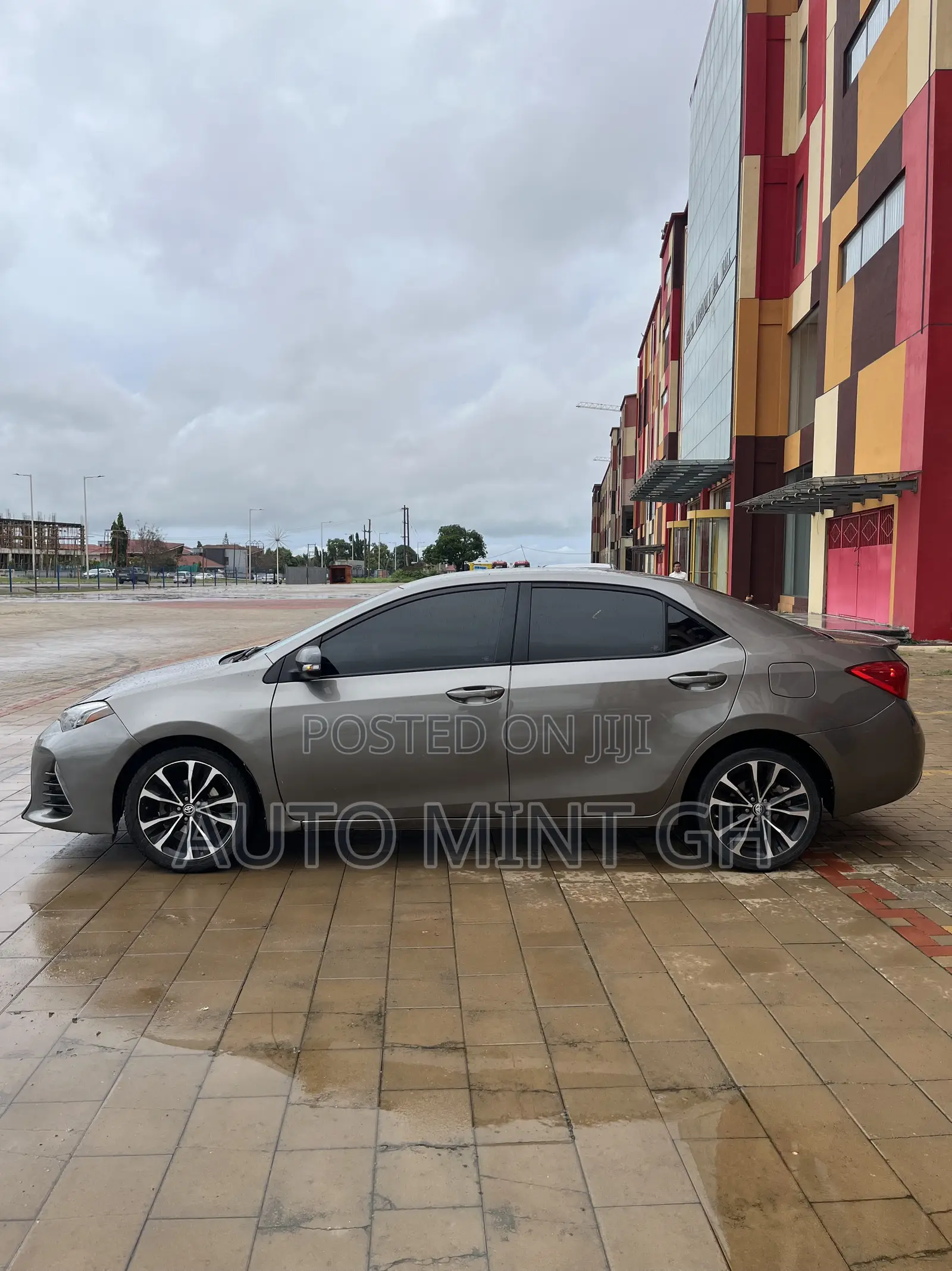 Toyota Corolla SE (1.8L 4cyl 2A) 2019 Brown