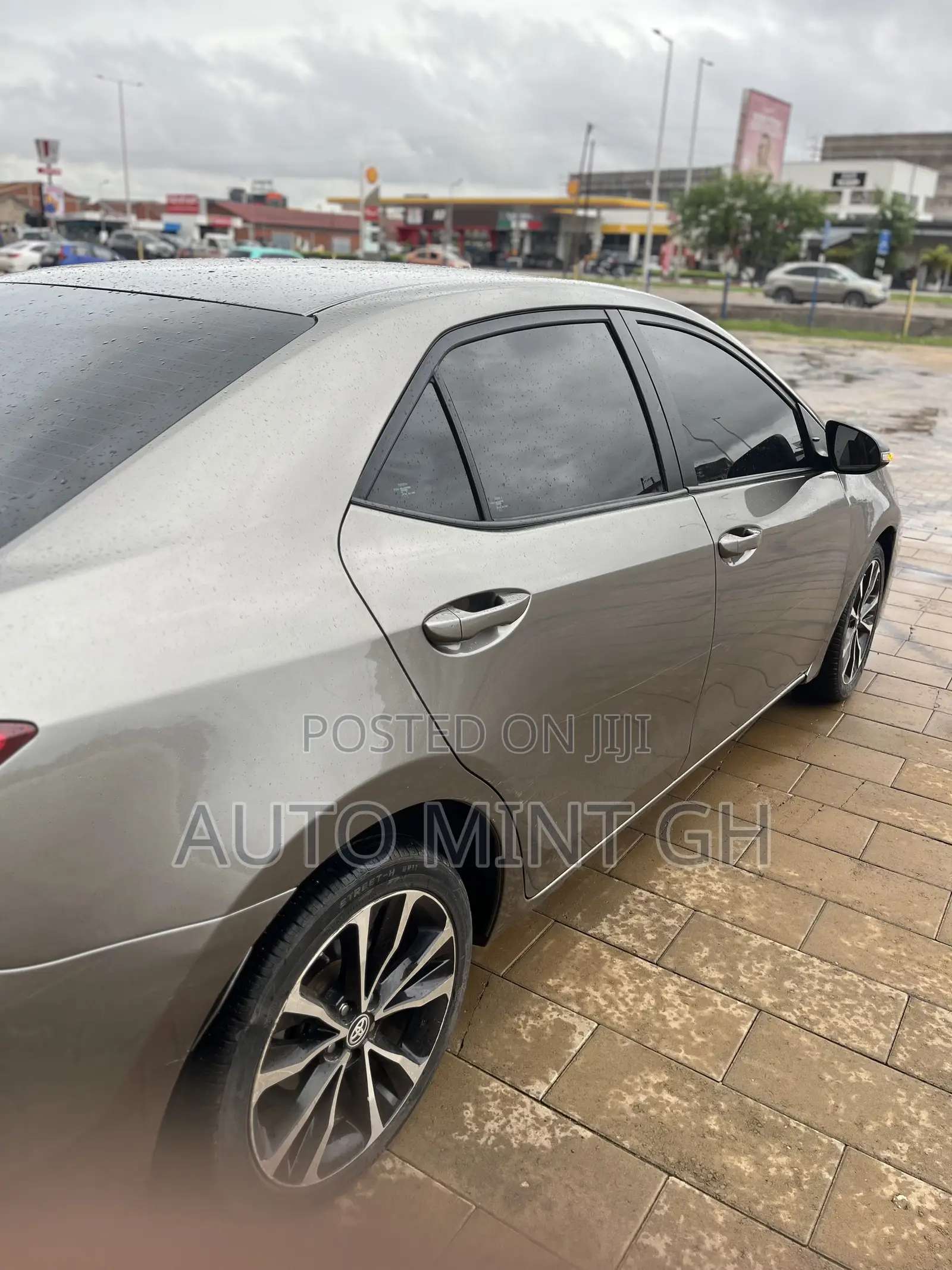 Toyota Corolla SE (1.8L 4cyl 2A) 2019 Brown