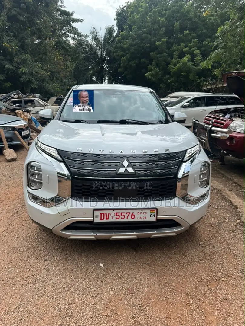 Mitsubishi Outlander SE 2022 White