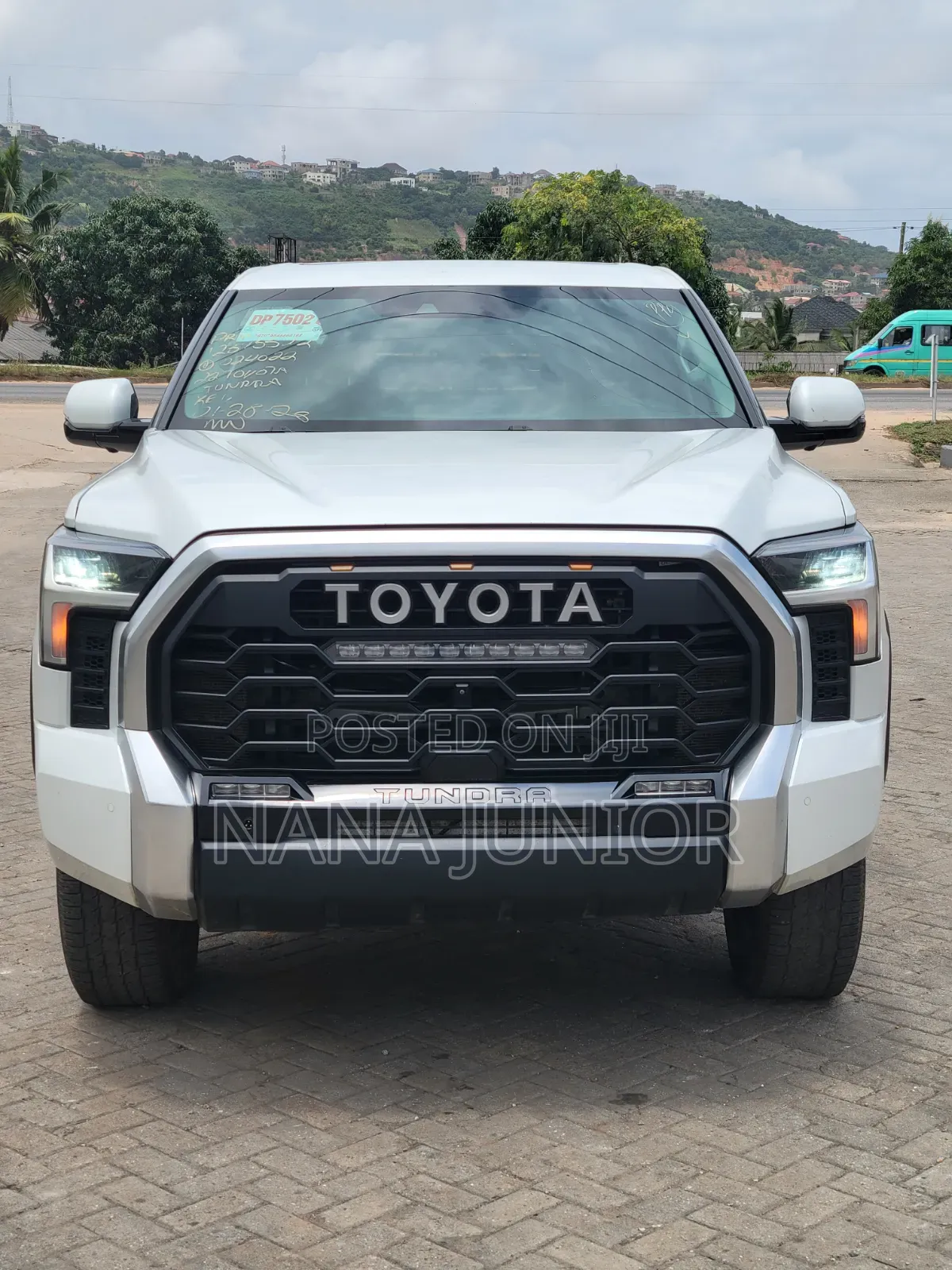 Toyota Tundra 2022 Off white