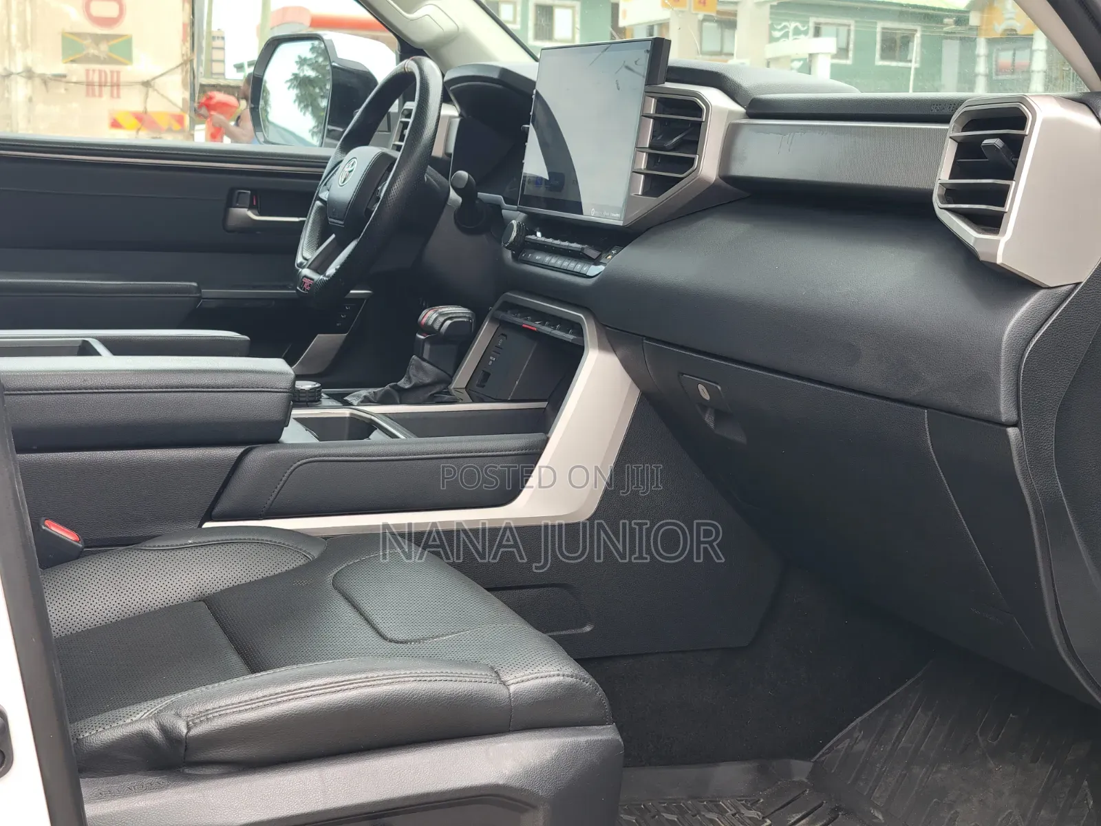 Toyota Tundra 2022 Off white