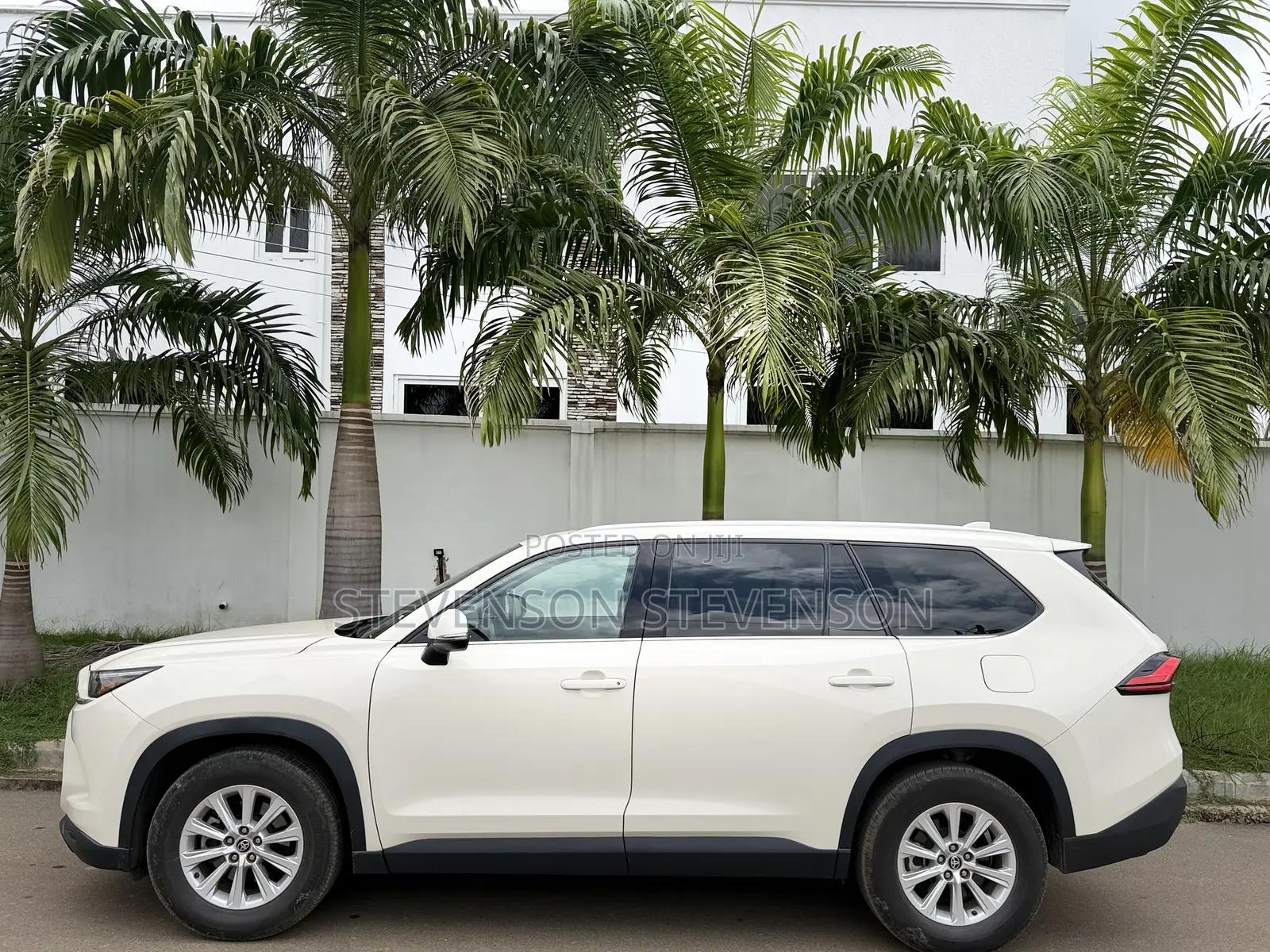 Toyota Highlander XLE AWD 2024 Off white