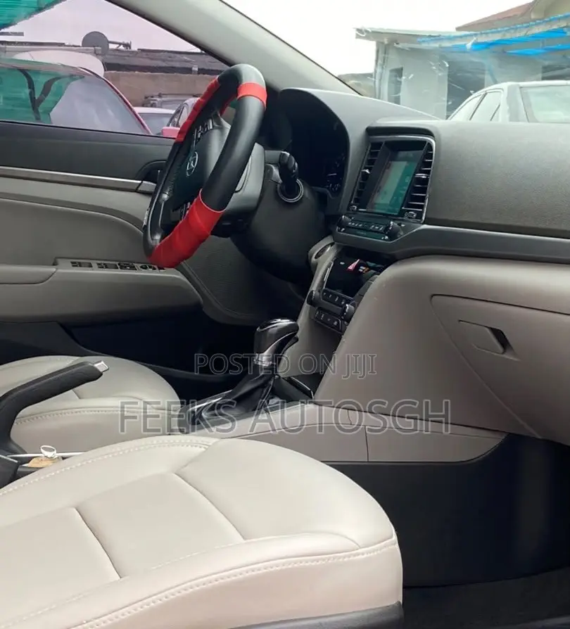 Hyundai Elantra Limited Sedan FWD (2.0L 4cyl 6A) 2017 Red