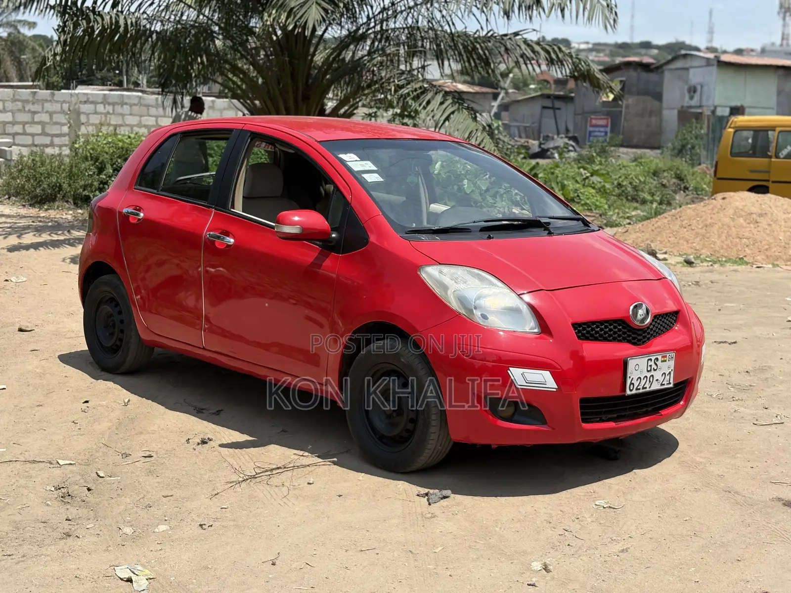 Toyota Vitz 1.3 FWD 3dr 2010 Red
