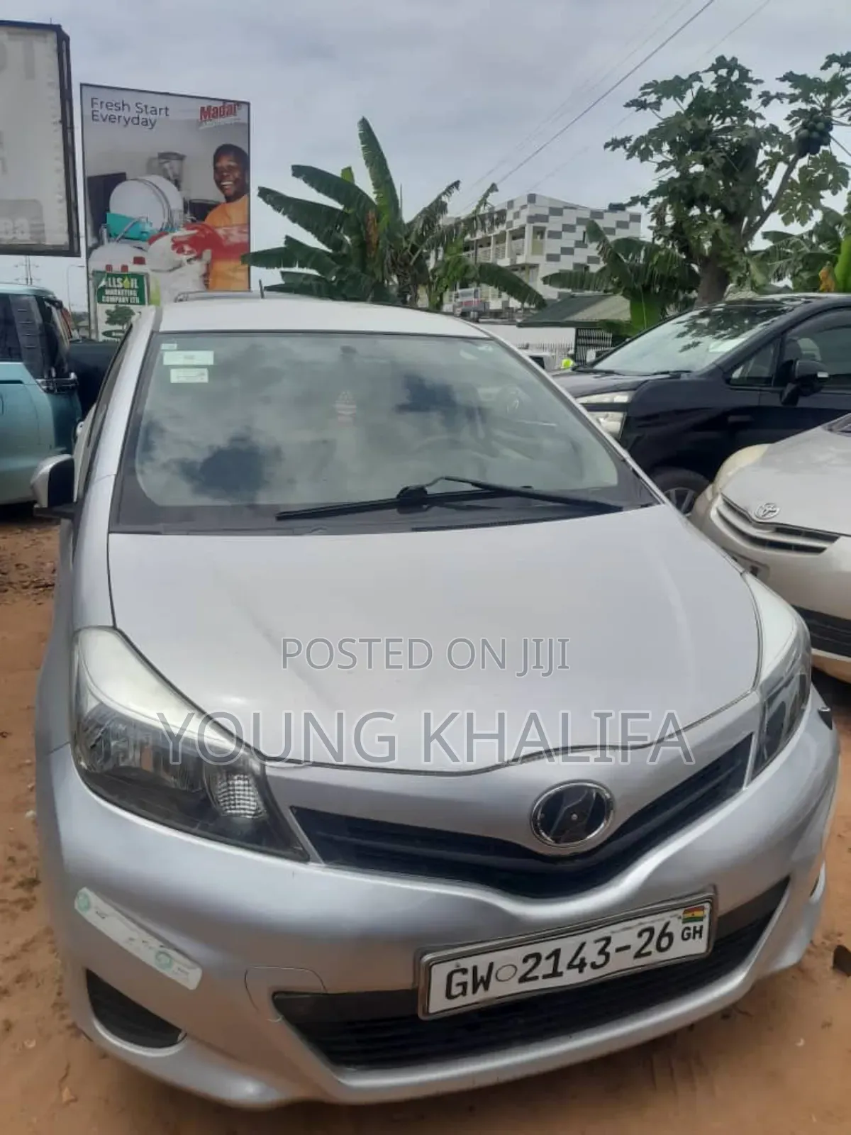 Toyota Vitz 2012 Silver