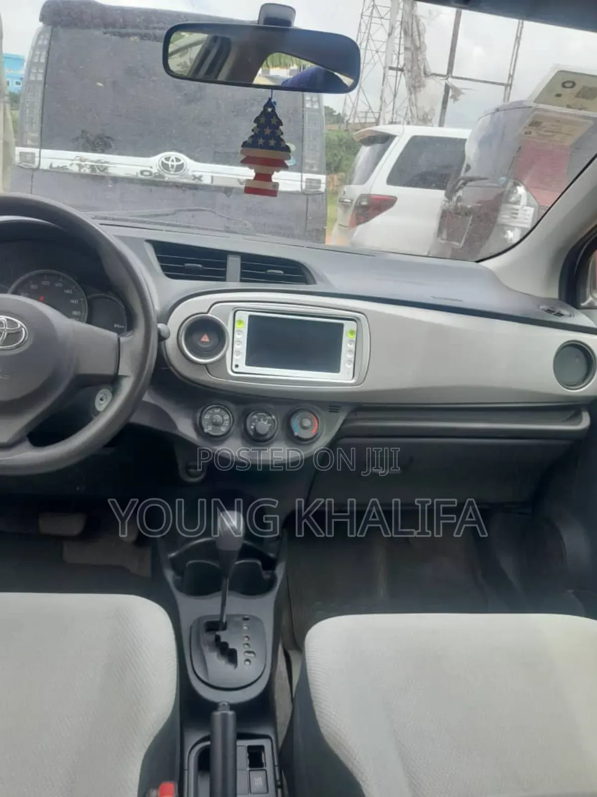 Toyota Vitz 2012 Silver