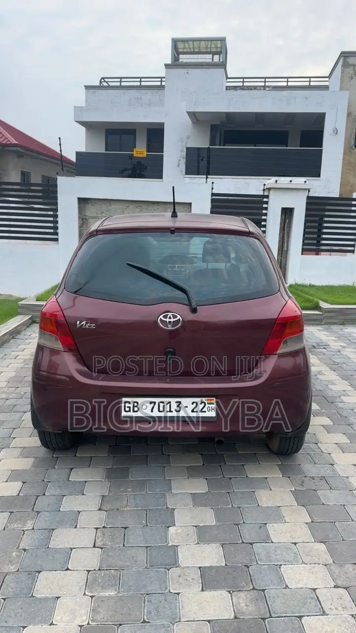Toyota Vitz 1.3 AWD 3dr 2010 Brown