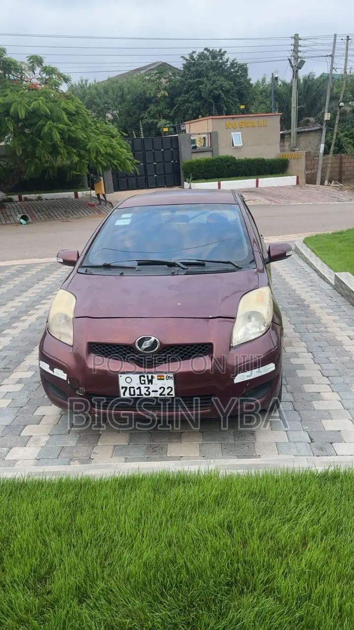 Toyota Vitz 1.3 AWD 3dr 2010 Brown