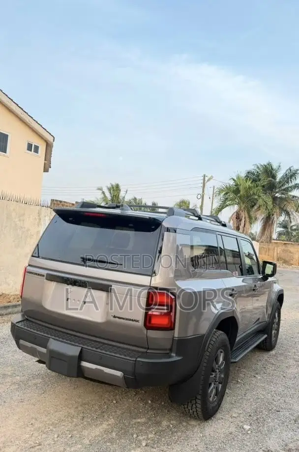 Toyota Land Cruiser 2025 Gold