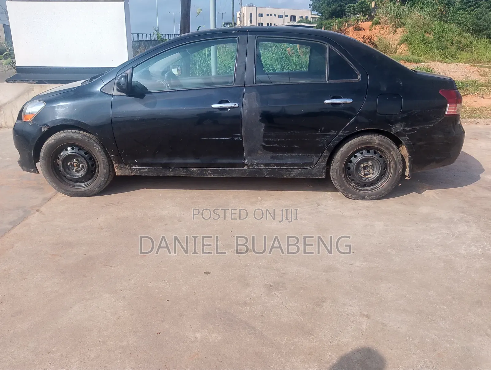 Toyota Yaris Base Sedan 4dr 2010 Black