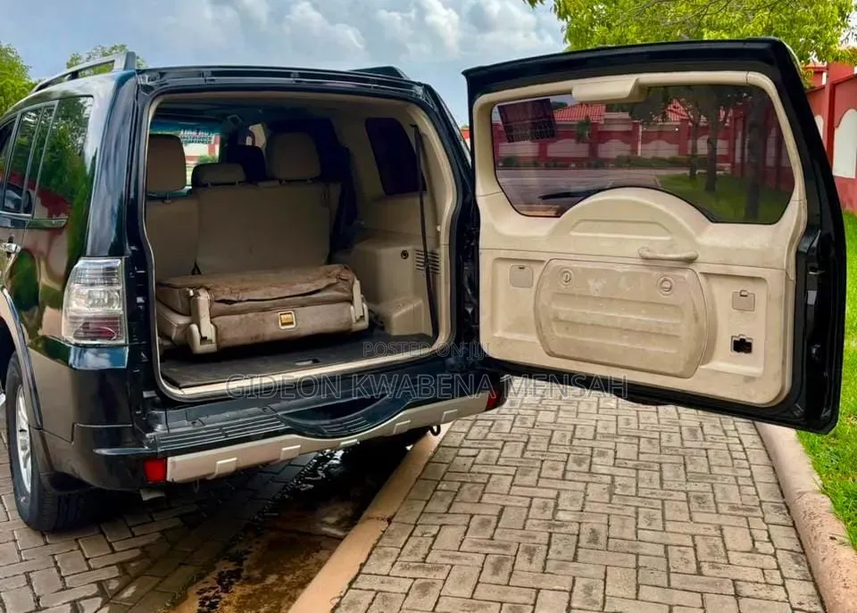 Mitsubishi Pajero 2015 Black