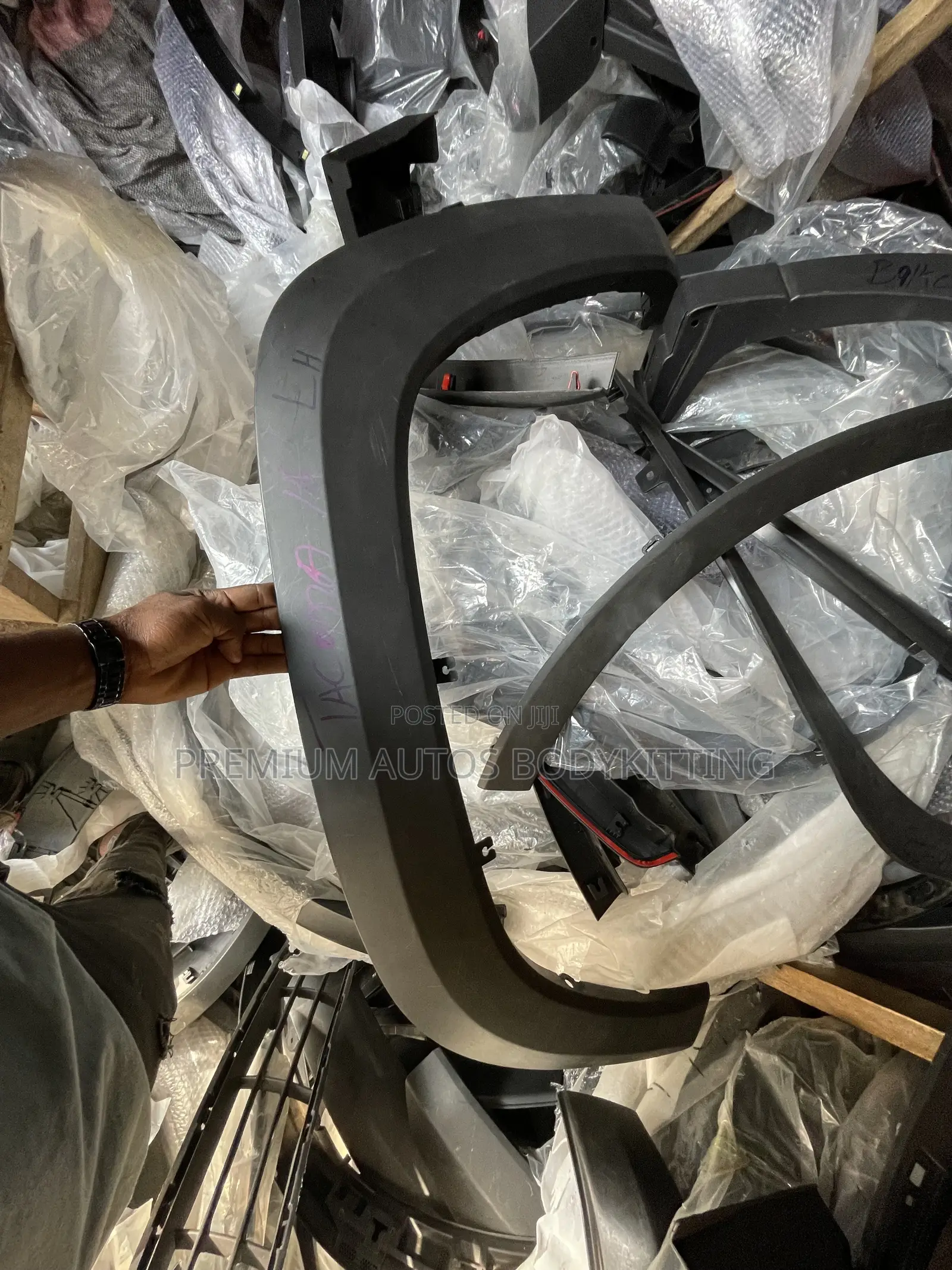 Toyota Tacoma 2016–2023 Fender Moulding / Wheel Arch Trim (OEM Style)