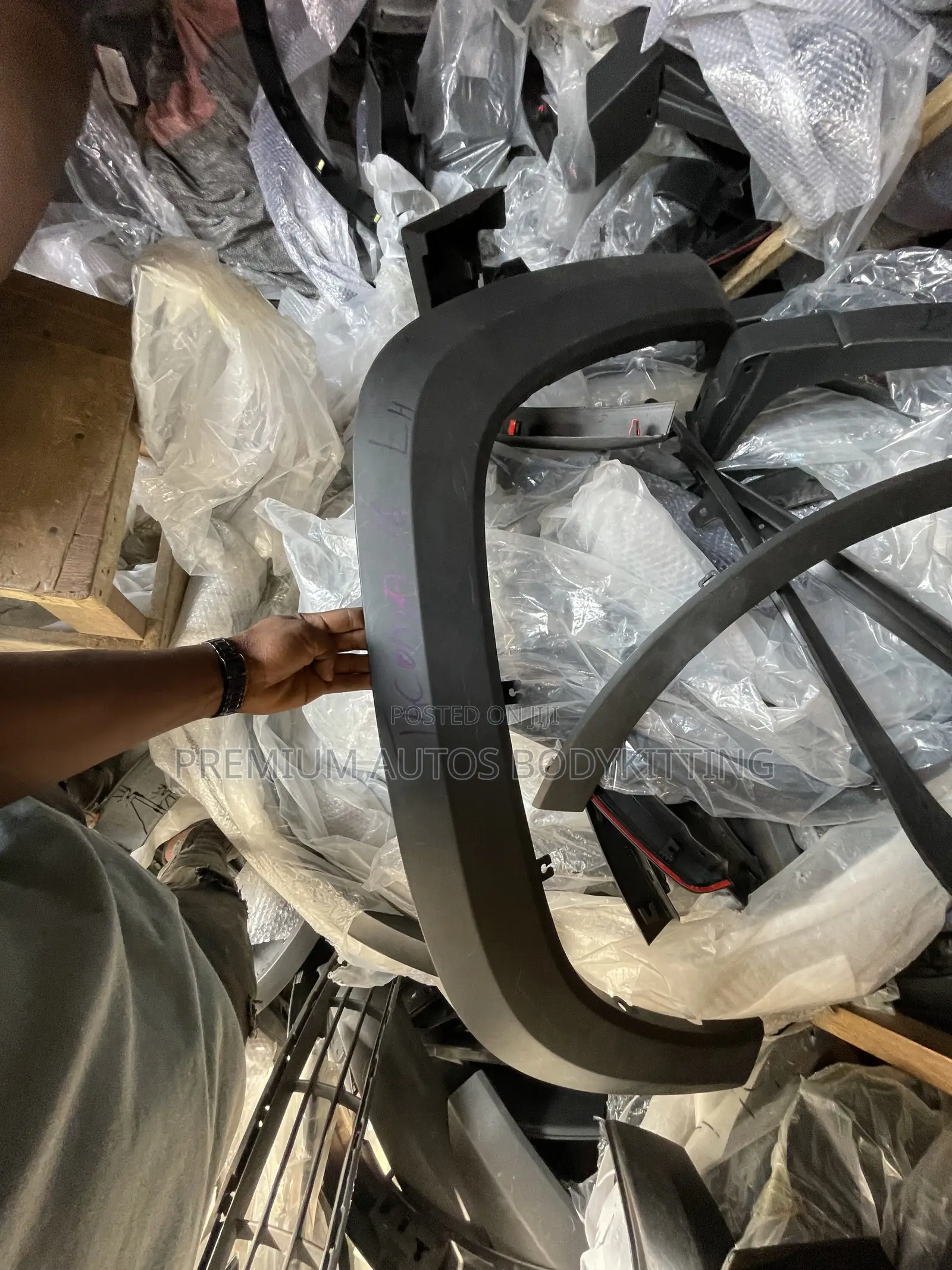 Toyota Tacoma 2016–2023 Fender Moulding / Wheel Arch Trim (OEM Style)