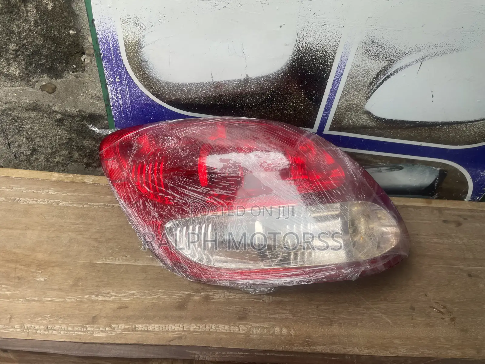 Toyota Tundra 2003-2006 Taillight