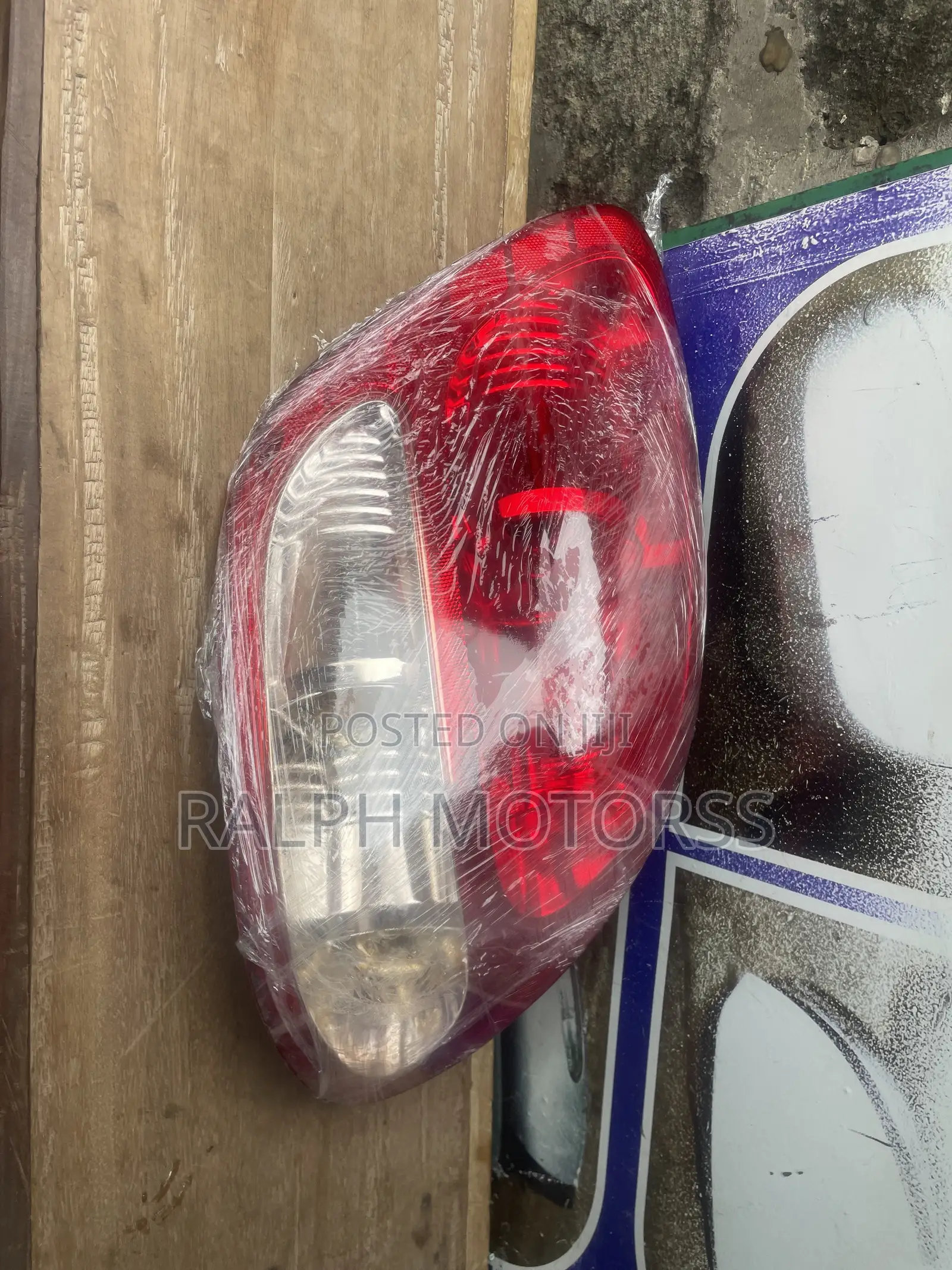Toyota Tundra 2003-2006 Taillight