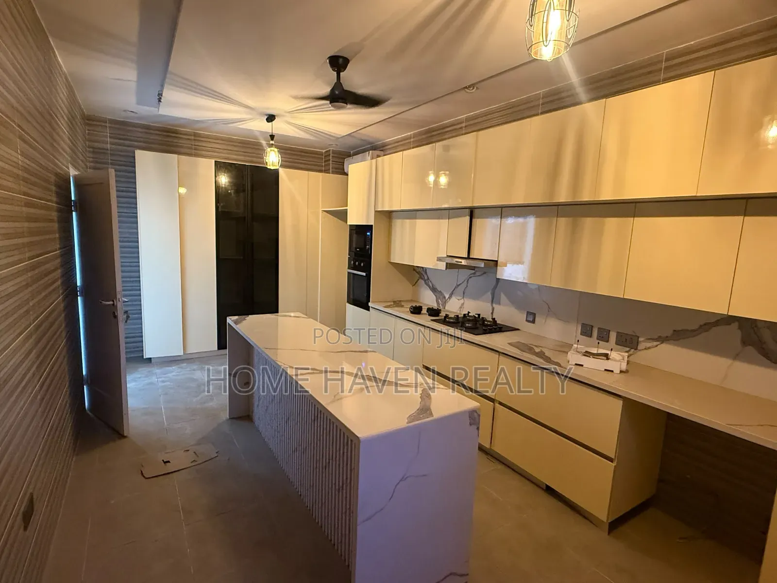 5bdrm House in Dansoman Radio Gold, Exhibition for rent