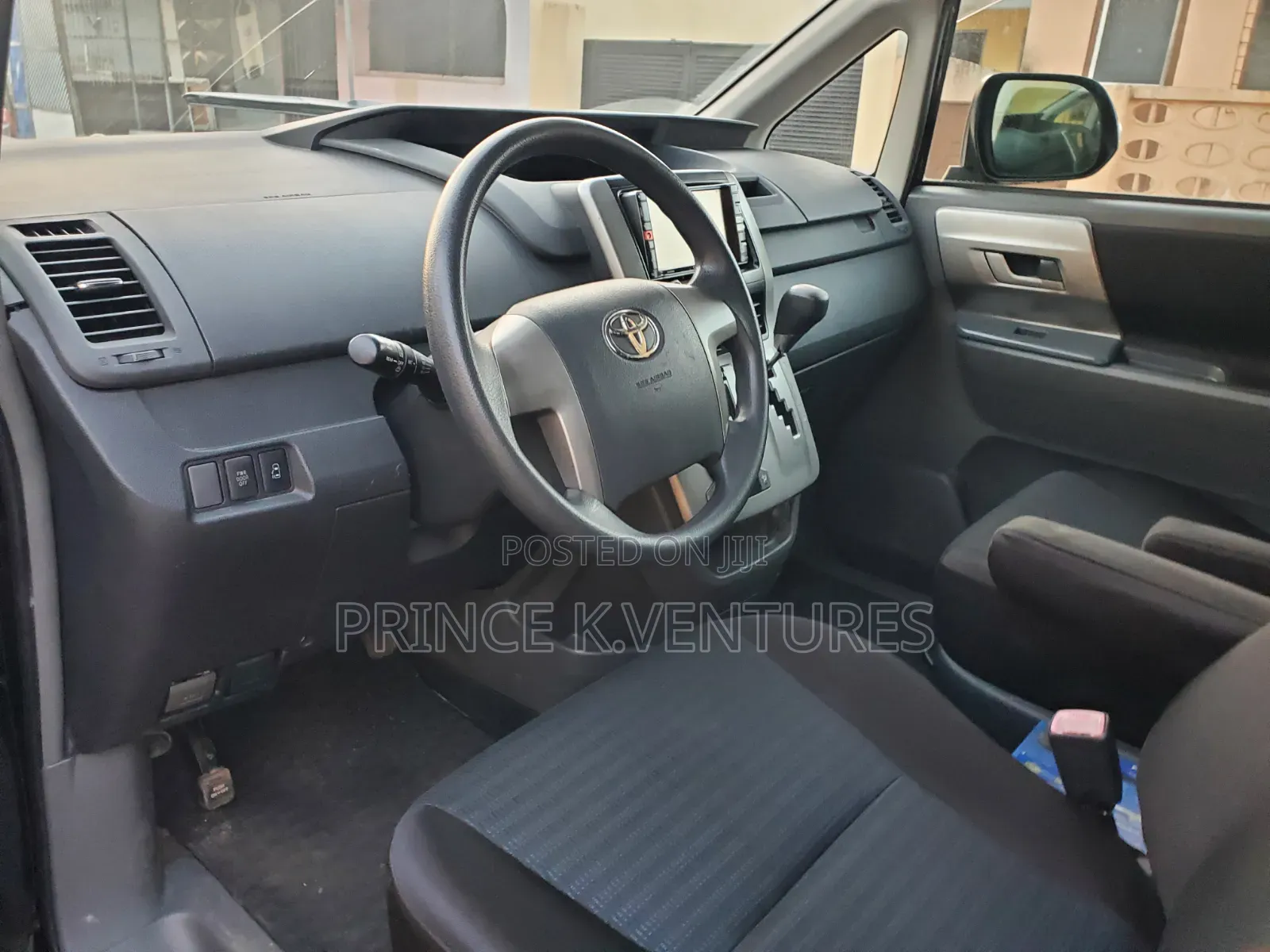 Toyota Voxy V 2WD 8-Seater 2013 Black