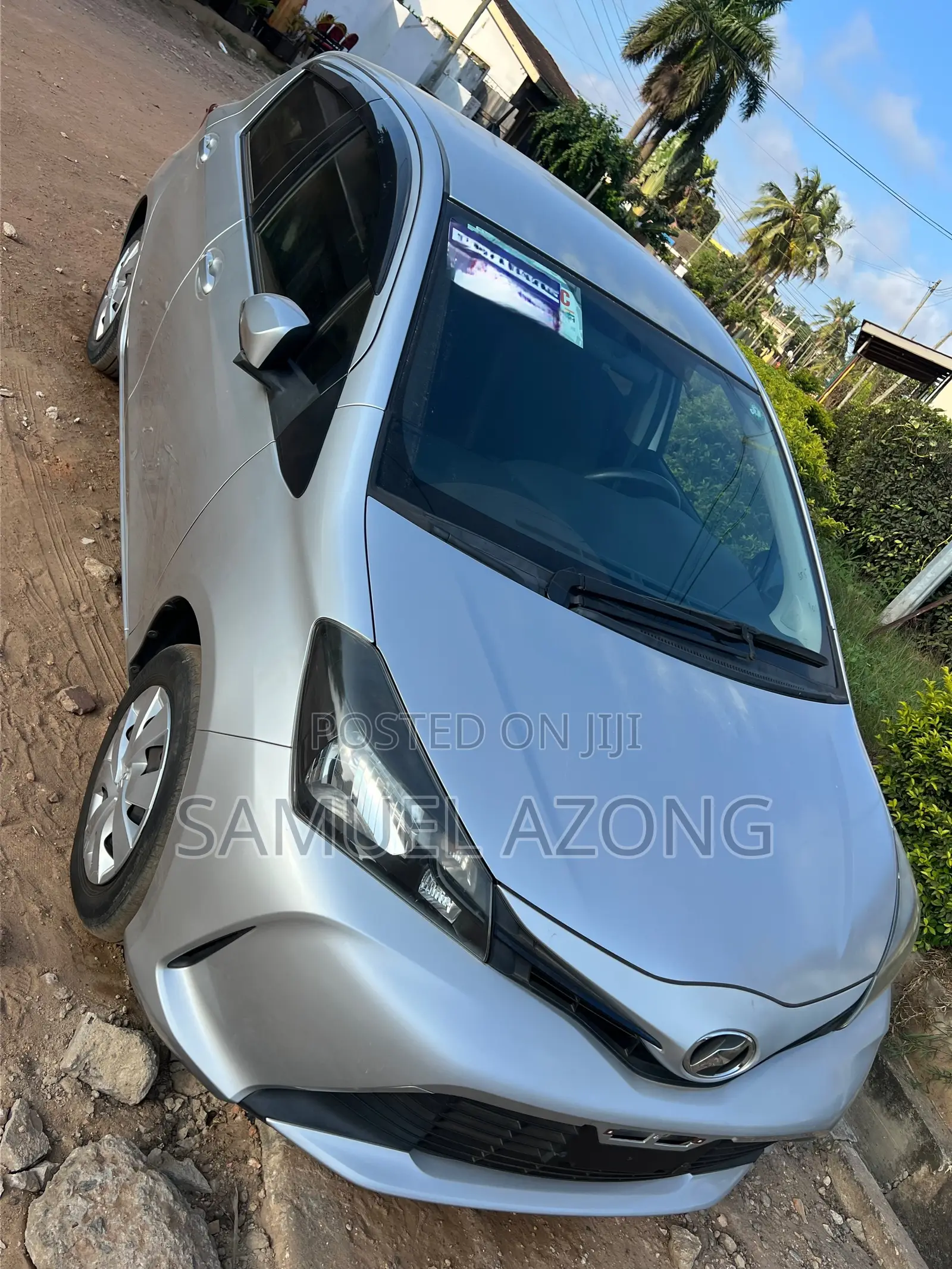 Toyota Vitz 1.0 FWD 5dr 2015 Silver