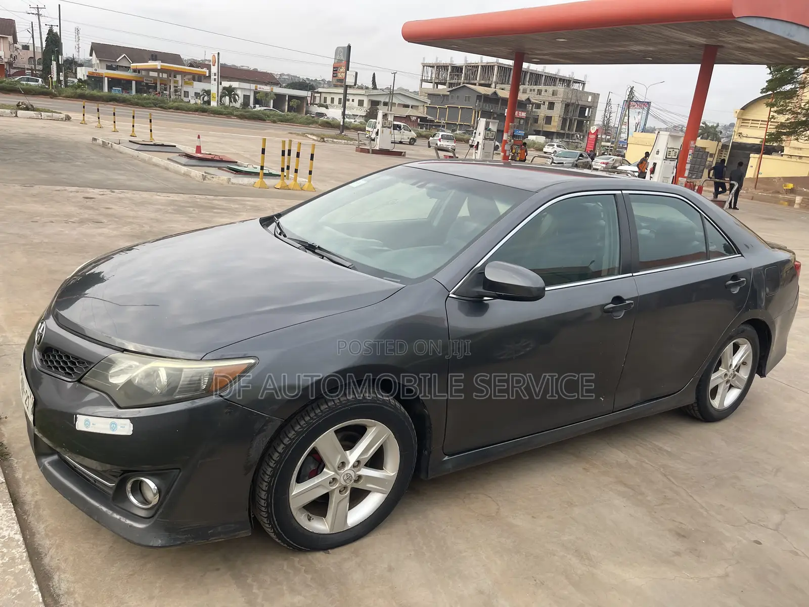 Toyota Camry LE 4dr Sedan (2.5L 4cyl 6A) 2013 Gray