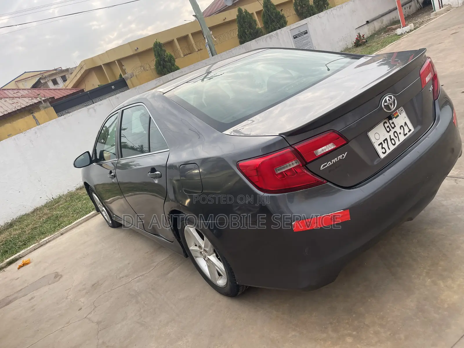 Toyota Camry LE 4dr Sedan (2.5L 4cyl 6A) 2013 Gray